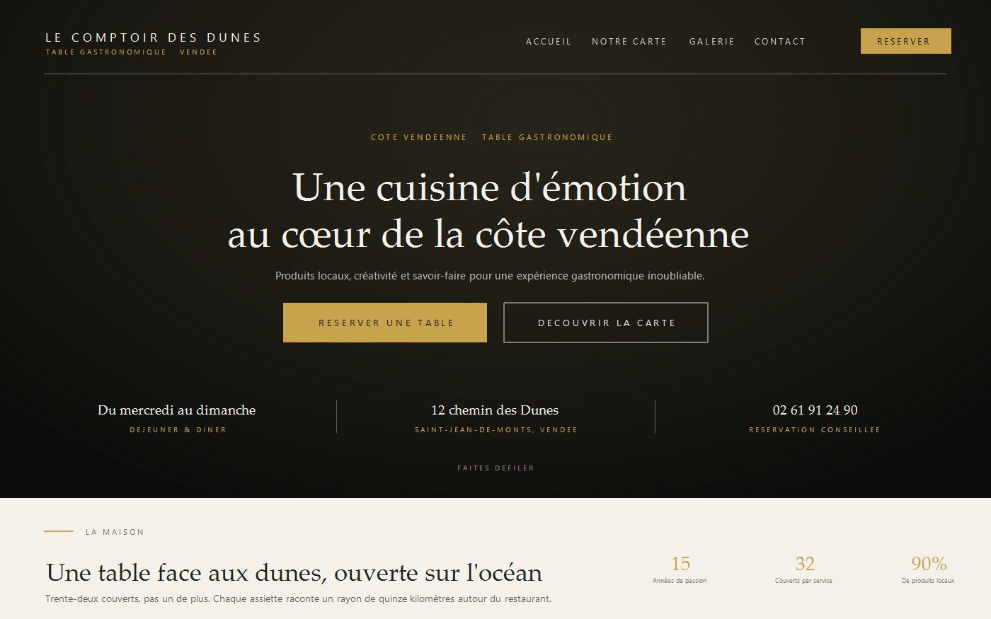 Page d'accueil du Comptoir des Dunes : bandeau sombre « Une cuisine d'émotion au cœur de la côte vendéenne », boutons de réservation et informations pratiques.